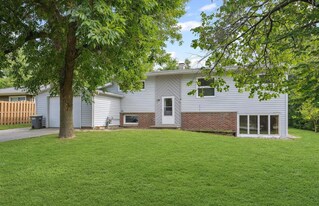 1912 Indian Trail Dr in West Lafayette, IN - Building Photo