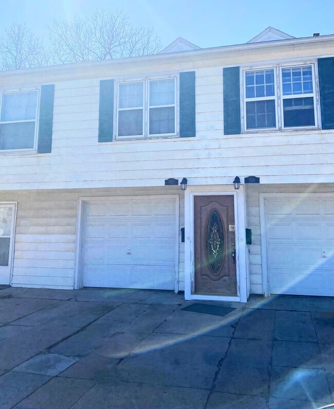 707 N Adams St in Hutchinson, KS - Building Photo - Building Photo