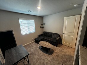 7377 Dragonfruit Ave in Las Vegas, NV - Building Photo - Building Photo