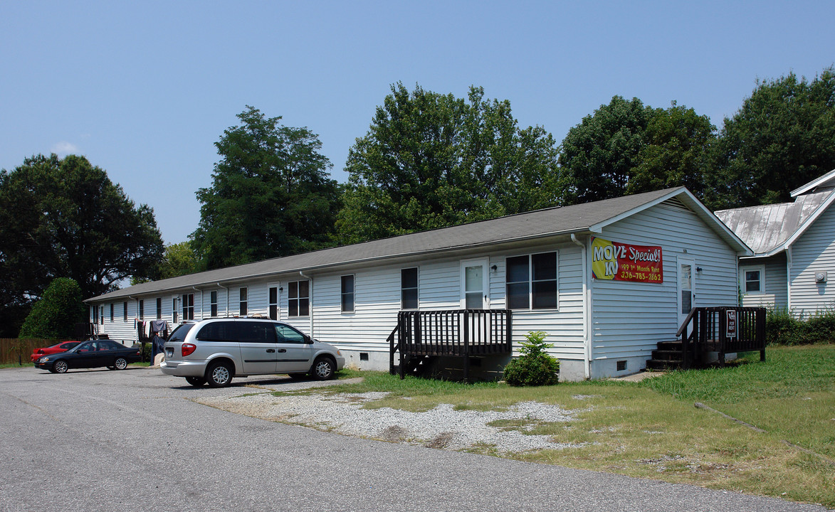 634 S Elm St in High Point, NC - Building Photo