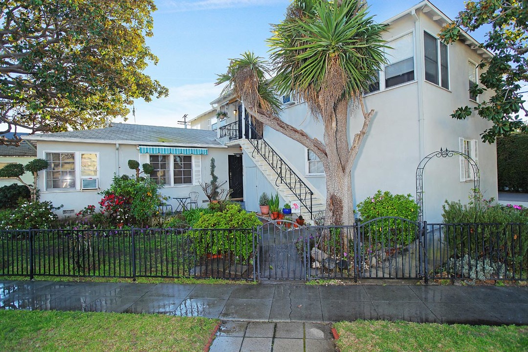 Granville Gardens in Los Angeles, CA - Building Photo