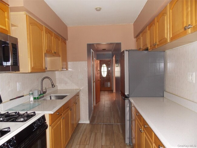 property at 2927 Throop Ave