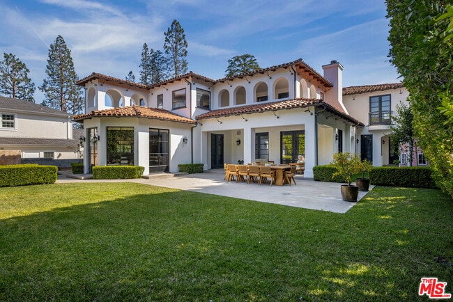 property at 706 N Crescent Dr