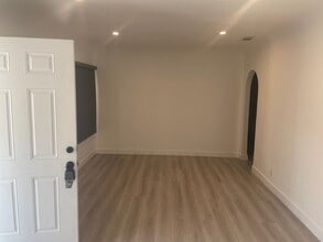 16436 Foothill Blvd in Fontana, CA - Foto de edificio - Building Photo