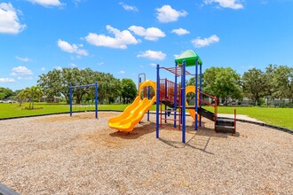 The Lodge at Woodlake in Lakeland, FL - Building Photo - Building Photo