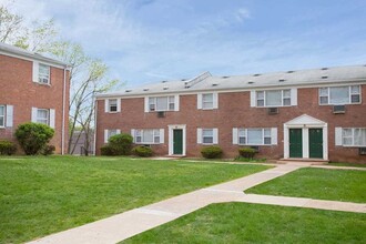 West End Gardens in North Plainfield, NJ - Building Photo - Building Photo