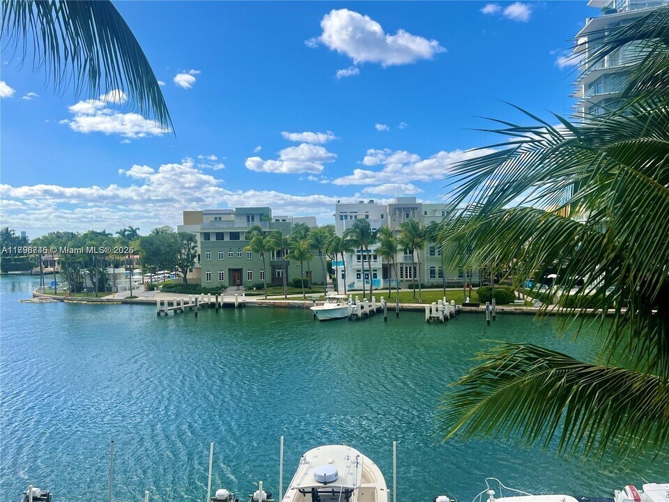 5970 Indian Creek Dr in Miami, FL - Building Photo