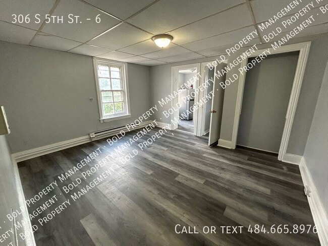 property at 306 S 5th St