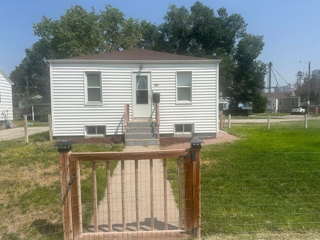 property at 305 W 15th St