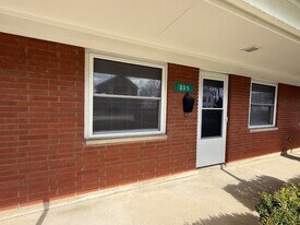 335 Jefferson St in New Carlisle, OH - Building Photo