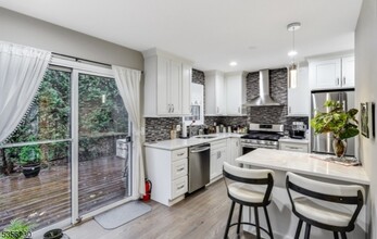 26 Woods Edge Rd in Rockaway, NJ - Building Photo - Building Photo