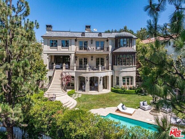 11738 Stonehenge Ln in Los Angeles, CA - Building Photo - Building Photo