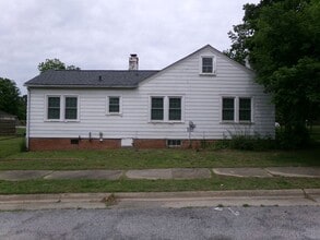 1408 E M.L.K. Jr Dr in High Point, NC - Building Photo - Building Photo