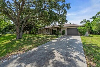 331 Burke Rd in Venice, FL - Building Photo - Building Photo