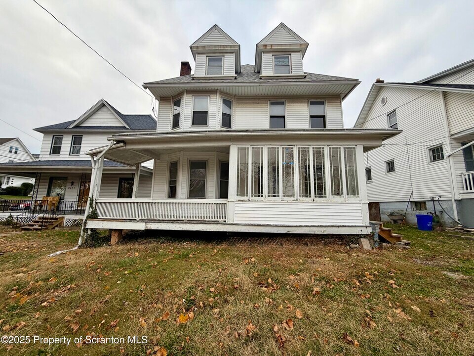 2105 Belmont Terrace in Scranton, PA - Building Photo