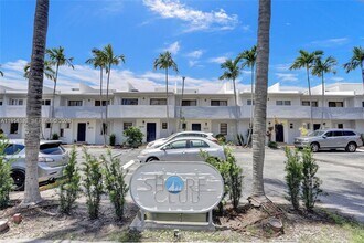 3807 NE 166th St in North Miami Beach, FL - Building Photo - Building Photo