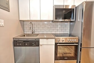 30 Walnut St, Unit 2 in Quincy, MA - Building Photo - Building Photo