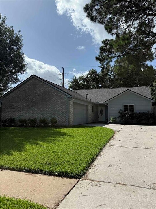 16803 Bouldgreen in Houston, TX - Building Photo