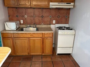1114 Pine St in Bakersfield, CA - Building Photo - Building Photo