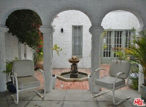 914 Burnside Ave in Los Angeles, CA - Building Photo - Building Photo