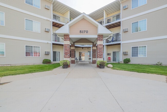 Amber Crossing Apartments in Fargo, ND - Foto de edificio - Building Photo