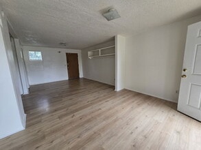 130 Rose Ave in Winston, OR - Building Photo - Building Photo