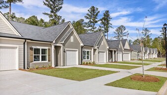 The Cottages at New Hampstead in Savannah, GA - Building Photo