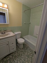 12 Thompson Rd in Manchester, CT - Building Photo - Building Photo