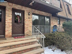 252 Collignon Way in River Vale, NJ - Building Photo