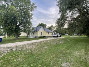 955 Jackson St in Lamont, IA - Building Photo - Building Photo