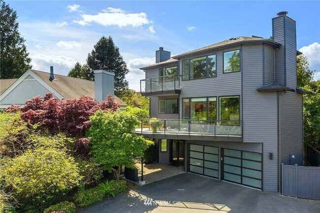 property at 1533 Magnolia Way W