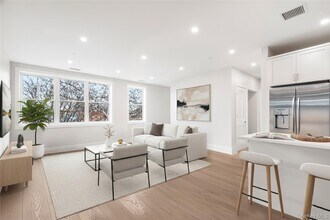 132 Halstead Ave in Harrison, NY - Foto de edificio - Building Photo