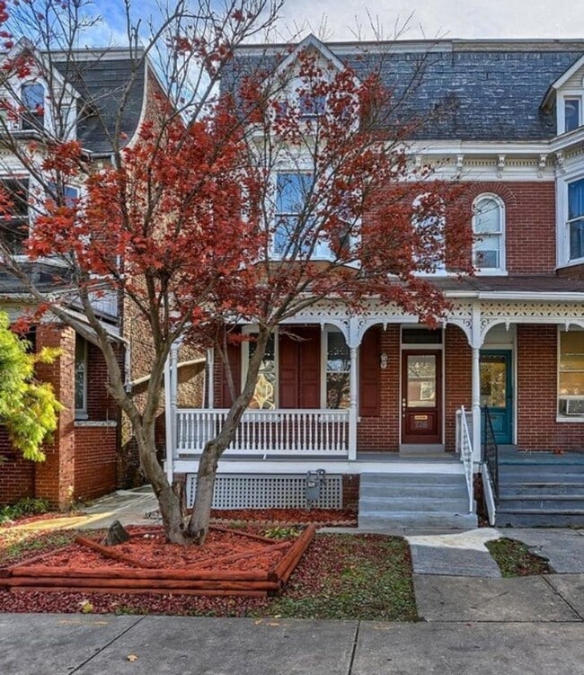 property at 726 Roosevelt Ave