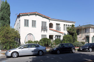 431 S Cloverdale Ave in Los Angeles, CA - Foto de edificio - Primary Photo