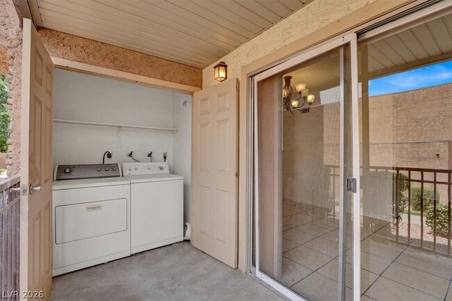 5493 Indian River Dr