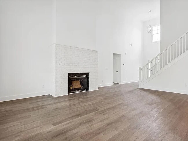 property at 2049 Chestnut Oak Trl