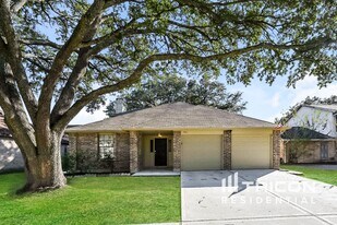 5511 Fairview Forest Dr in Houston, TX - Building Photo