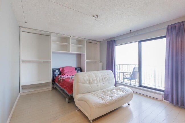 6931 Cooney Rd. in Richmond, BC - Building Photo - Building Photo