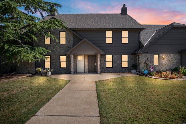 11912 Shady Trail Ln