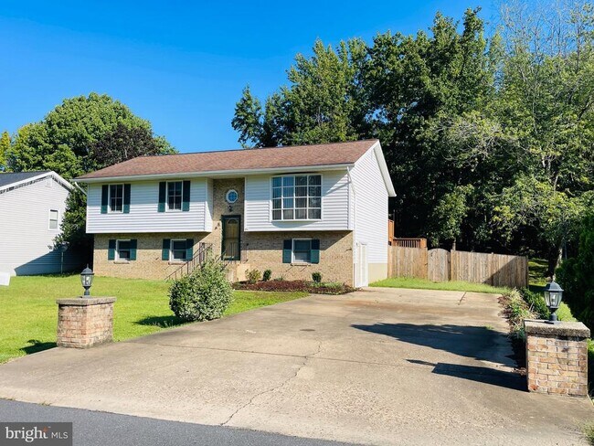 property at 48 Vista Woods Rd