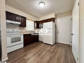 910 SE 10th St in Des Moines, IA - Building Photo - Building Photo