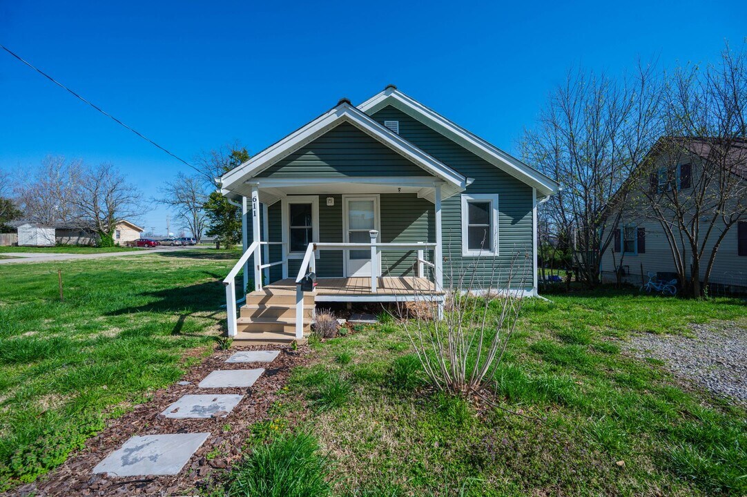 611 Bland Ave in Lebanon, MO - Building Photo
