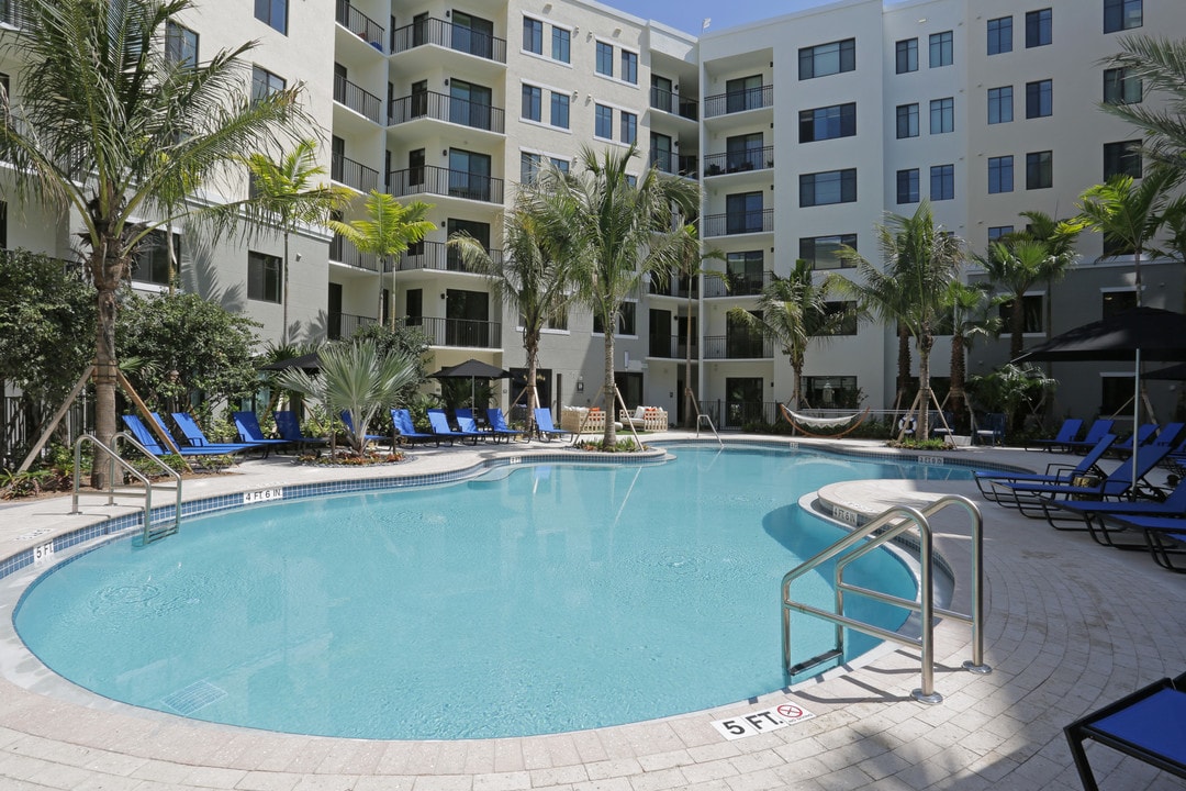 Advenir at Lighthouse Point in Pompano Beach, FL - Foto de edificio