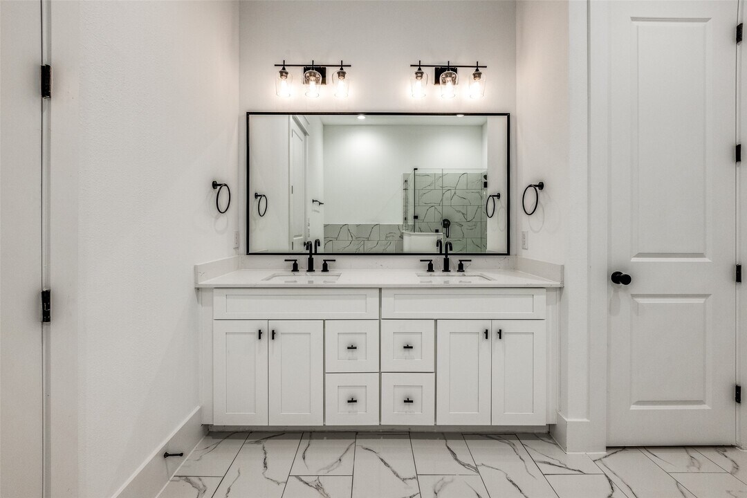 948 Fisher St in Houston, TX - Building Photo