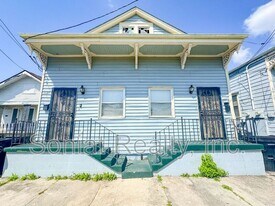 2016 Spain St in New Orleans, LA - Building Photo
