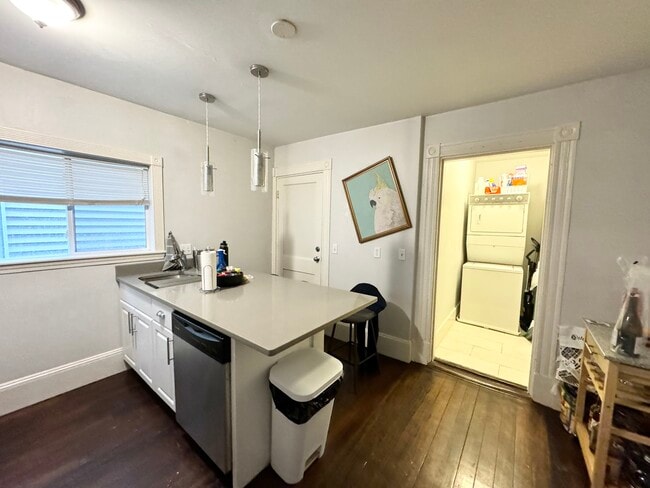 32 Rawson St, Unit 1 in Boston, MA - Building Photo - Building Photo