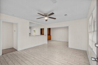 2817 4th Ave N in Texas City, TX - Building Photo - Building Photo