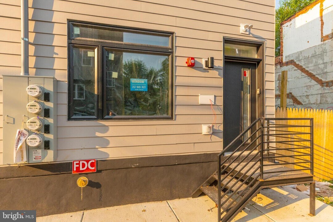 2120 Master St Photo
