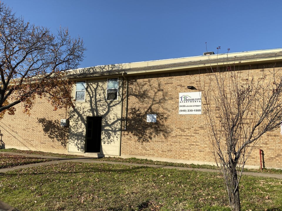 2404 Louise St in Denton, TX - Building Photo