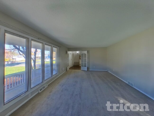 931 Market St S in Shakopee, MN - Foto de edificio - Building Photo